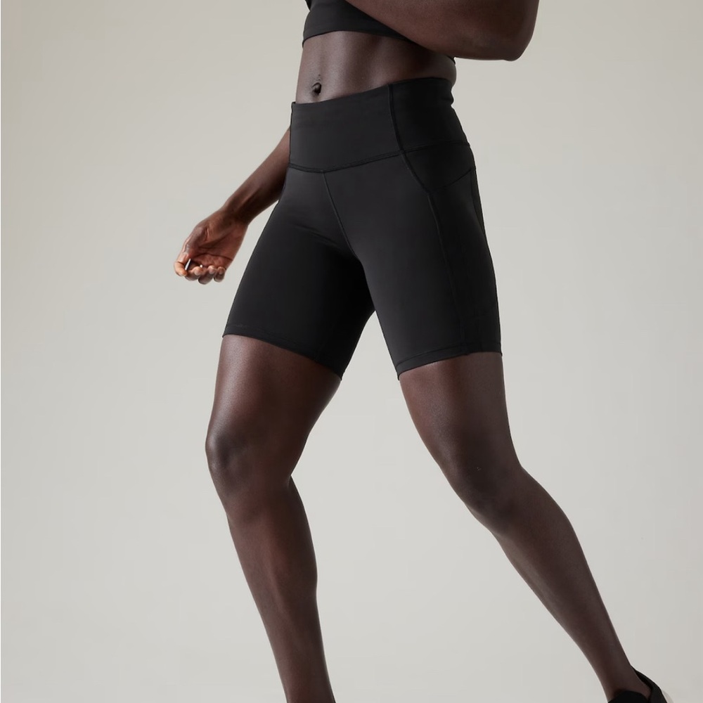 Athleta ULTIMATE STASH POCKET HIGH RISE 7 SHORT Black XXS